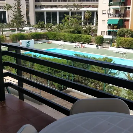 New Refurbished Seafront 4 Bedroom Apt With Private Car Parking Space *