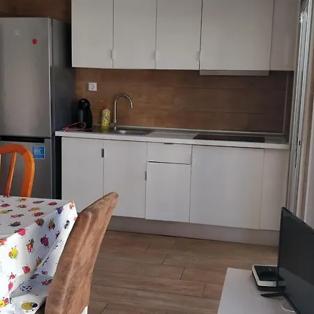 Lägenhet New Refurbished Seafront 4 Bedroom Apt With Private Car Parking Space