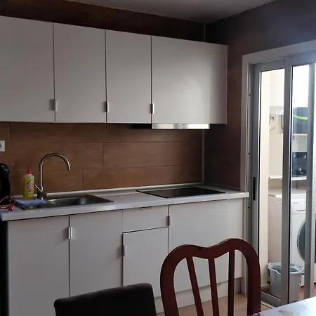 Lägenhet New Refurbished Seafront 4 Bedroom Apt With Private Car Parking Space