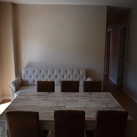 New Refurbished Seafront 4 Bedroom Apt With Private Car Parking Space Lägenhet *