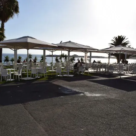 New Refurbished Seafront 4 Bedroom Apt With Private Car Parking Space Lägenhet