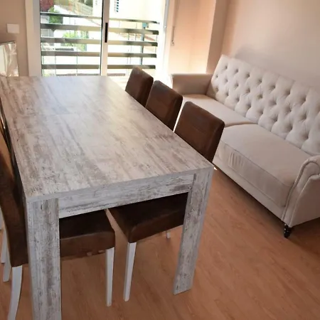 New Refurbished Seafront 4 Bedroom Apt With Private Car Parking Space * Los Cristianos (Tenerife)