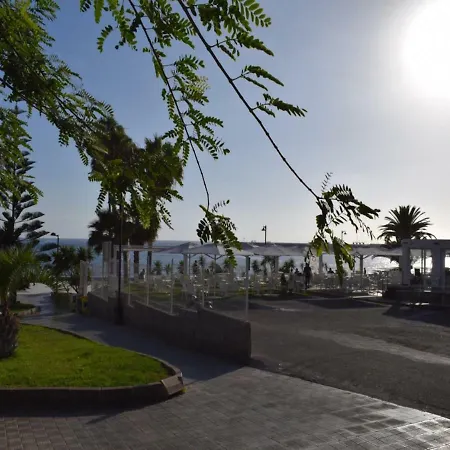 New Refurbished Seafront 4 Bedroom Apt With Private Car Parking Space Lägenhet