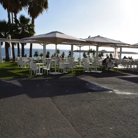 New Refurbished Seafront 4 Bedroom Apt With Private Car Parking Space
