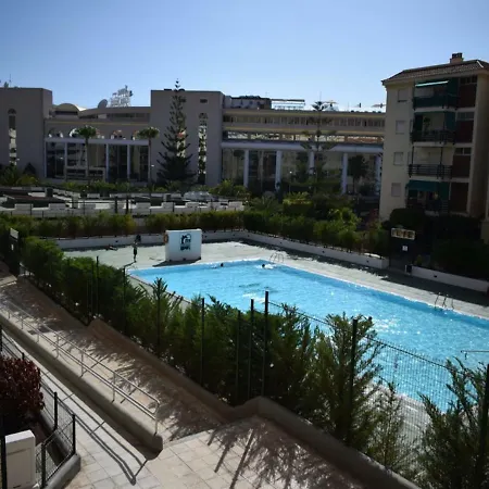 Lägenhet New Refurbished Seafront 4 Bedroom Apt With Private Car Parking Space *