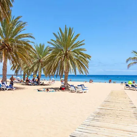 New Refurbished Seafront 4 Bedroom Apt With Private Car Parking Space