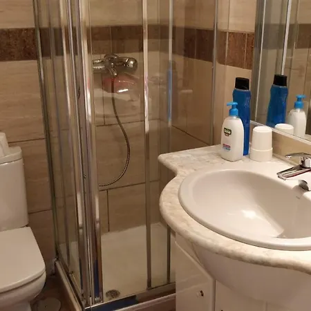 شقة New Refurbished Seafront 4 Bedroom Apt With Private Car Parking Space *