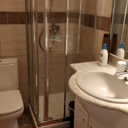 New Refurbished Seafront 4 Bedroom Apt With Private Car Parking Space شقة لوس كريستيانوس