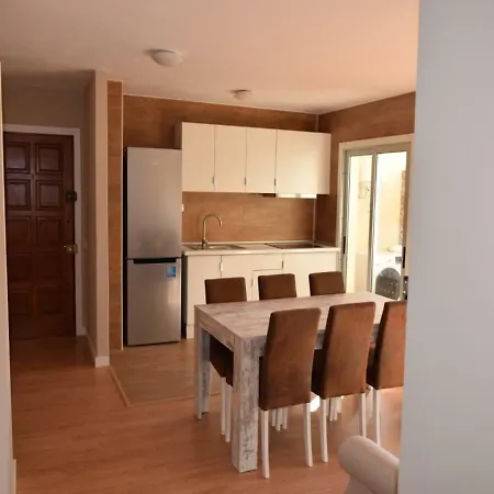 شقة New Refurbished Seafront 4 Bedroom Apt With Private Car Parking Space